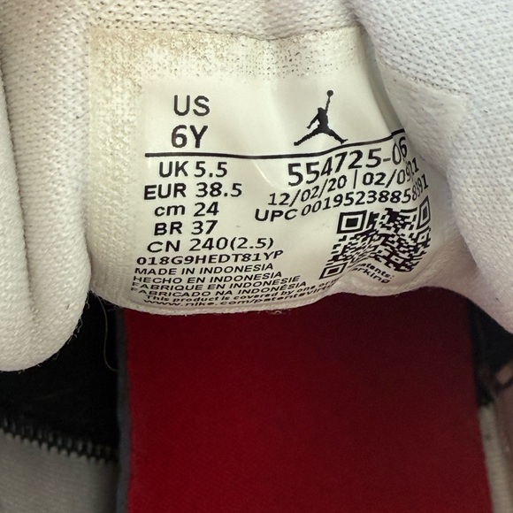 Nike Air Jordans white/ gym/ Black/ Red grade school boys sneakers size 6Y - Picture 4 of 5